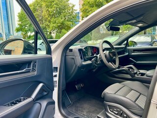 2025 Porsche Cayenne GTS Coupé III Рестайлинг, серый, 21900000 рублей, вид 5