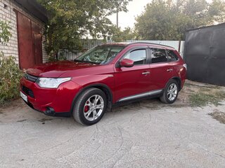 2013 Mitsubishi Outlander III, красный, 1000000 рублей, вид 1
