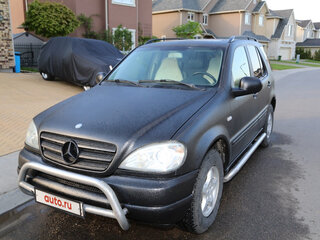 2000 Mercedes-Benz M-Класс 320 I (W163), чёрный, 700000 рублей, вид 1