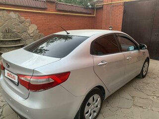 2014 Kia Rio 5-speed III, серебристый, 989000 рублей, вид 4