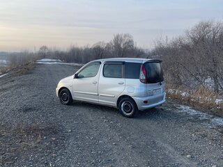 2002 Toyota FunCargo, серебристый, 490000 рублей, вид 4