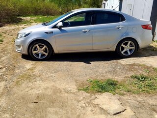 2013 Kia Rio III, серебристый, 875000 рублей, вид 2