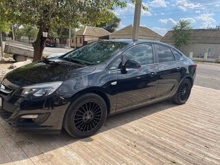 2013 Opel Astra J Рестайлинг, чёрный, 1050000 рублей, вид 2