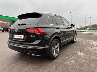 2017 Volkswagen Tiguan II, чёрный, 3000000 рублей, вид 3
