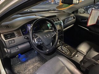 2016 Toyota Camry VII (XV50) Рестайлинг, белый, 2199000 рублей, вид 5