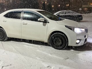 2013 Toyota Corolla XI (E160, E170, E180), белый, 1200000 рублей, вид 4