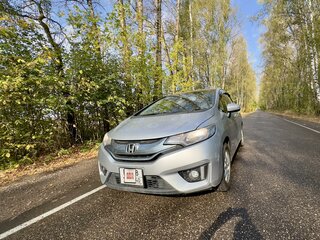 2015 Honda Fit III, серебристый, 850000 рублей, вид 2