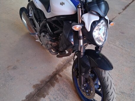 2018 Suzuki SFV 400 Gladius, чёрный, 410000 рублей, вид 1