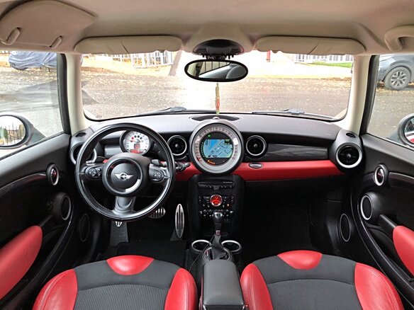 2010 Mini Hatch Cooper S II (R56) Рестайлинг, красный - вид 4