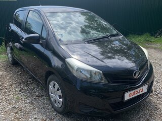 2013 Toyota Vitz III (XP130), чёрный, 710000 рублей, вид 3