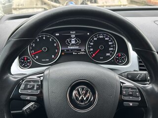 2013 Volkswagen Touareg II, белый, 1800000 рублей, вид 4