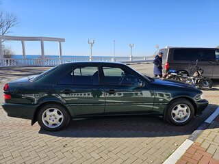 1998 Mercedes-Benz C-Класс 180 I (W202) Рестайлинг, зелёный, 2000000 рублей, вид 5