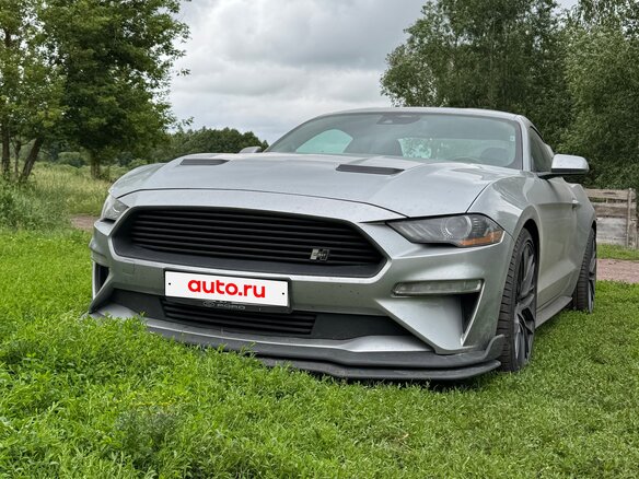 2022 Ford Mustang VI Рестайлинг, серебристый, 2550000 рублей - вид 1