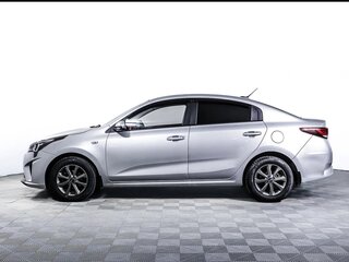 2020 Kia Rio IV Рестайлинг, серый, 1800000 рублей, вид 4