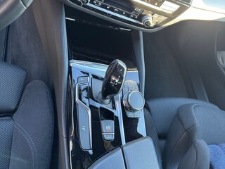 2018 BMW 5 серии 520d xDrive VII (G30/G31/G38), белый, 3800000 рублей, вид 5