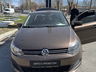 2015 Volkswagen Polo V, коричневый, 950000 рублей, вид 3
