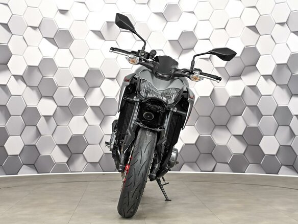 2019 Kawasaki Z 900, серый, 829000 рублей - вид 4