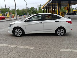 2016 Hyundai Solaris I Рестайлинг, белый, 690000 рублей, вид 4