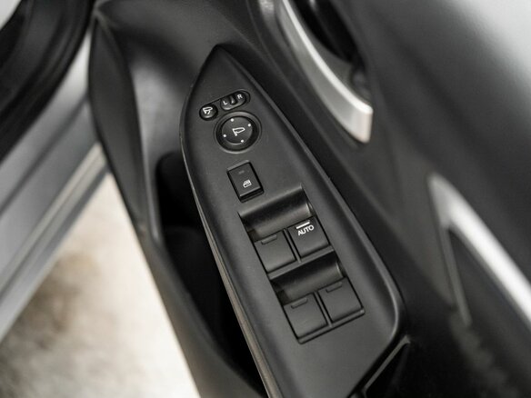 2018 Honda Fit III Рестайлинг, серебристый, 1075000 рублей - вид 13