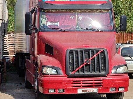 2000 Volvo NH, красный, 6500000 рублей, вид 2