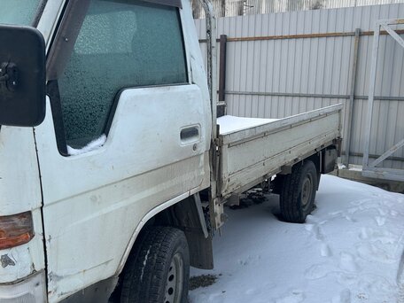 1998 Toyota Dyna, белый, 950000 рублей, вид 4