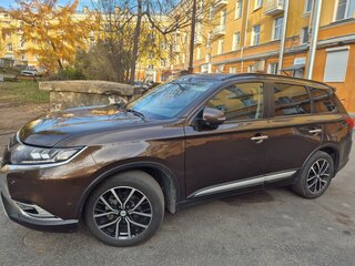 2022 Mitsubishi Outlander III Рестайлинг 3, коричневый, 3500000 рублей, вид 2