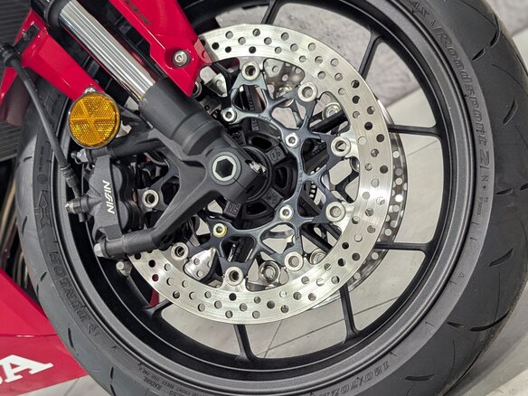 2024 Honda CBR 650R, красный, 1185000 рублей - вид 1