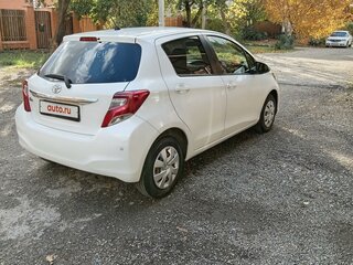 2015 Toyota Vitz III (XP130) Рестайлинг, белый, 1000000 рублей, вид 2
