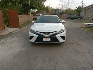 2020 Toyota Camry US Market VIII (XV70), белый, 3200000 рублей, вид 1
