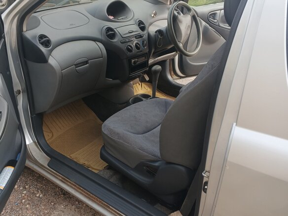 2000 Toyota Vitz I (P10), серебристый, 140000 рублей - вид 7
