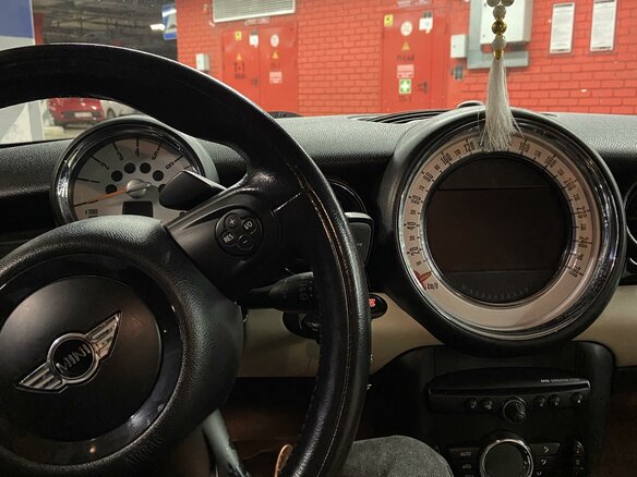2011 Mini Hatch Cooper S II (R56) Рестайлинг, бежевый, 1190000 рублей - вид 13