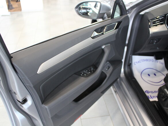 2017 Volkswagen Passat, серебристый - вид 6