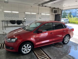 2013 Volkswagen Polo V, красный, 770000 рублей, вид 3