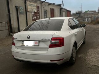 2017 Skoda Octavia III (A7) Рестайлинг, белый, 1550000 рублей, вид 3