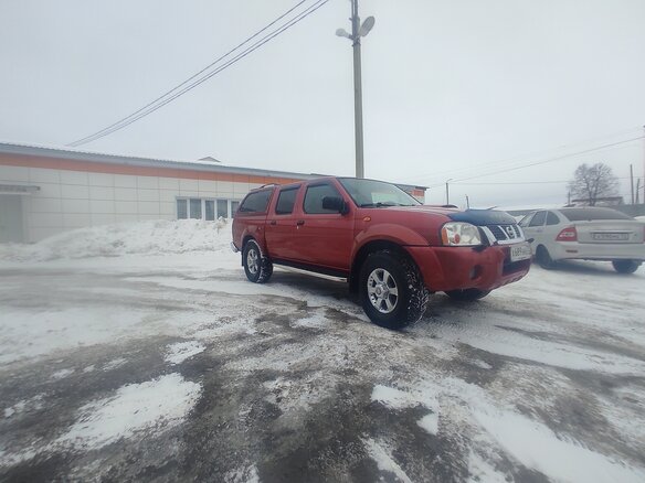 2009 Nissan NP300, красный, 1175000 рублей - вид 3