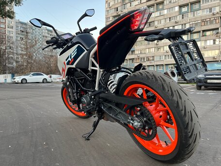 2023 KTM 125 Duke, белый, 559999 рублей, вид 4