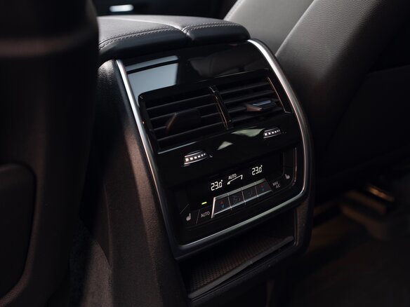 2023 BMW X6 40i III (G06) Рестайлинг, чёрный, 10999000 рублей - вид 30