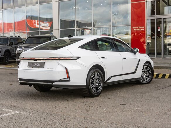 2026 Lexus ES 300h VIII, белый, 7770000 рублей - вид 4