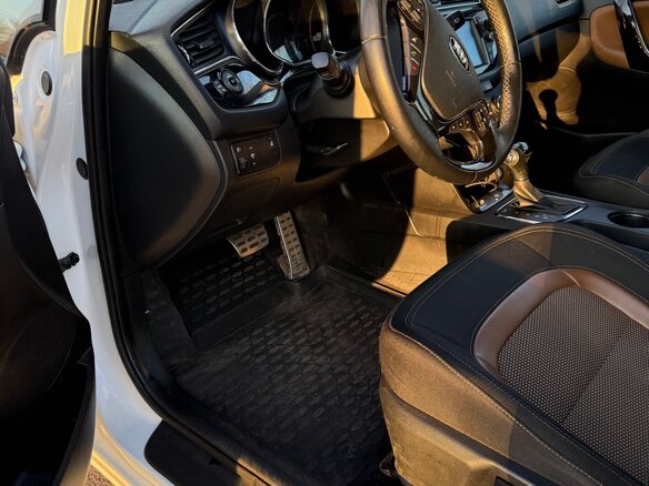 2018 Kia Ceed II Рестайлинг, белый, 1450000 рублей - вид 16