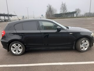2010 BMW 1 серии 116i I (E81/E82/E87/E88) Рестайлинг, чёрный, 700000 рублей, вид 4