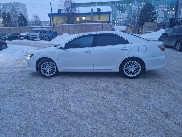 2017 Toyota Camry VII (XV50) Рестайлинг, белый, 2050000 рублей - вид 5