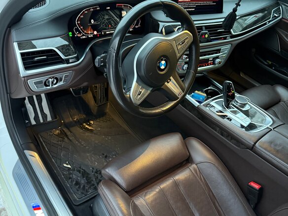 2020 BMW 7 серии 730i VI (G11/G12) Рестайлинг, белый, 4700000 рублей - вид 9