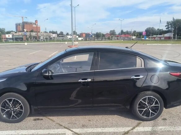 2019 Kia Rio IV, чёрный, 1700000 рублей - вид 4