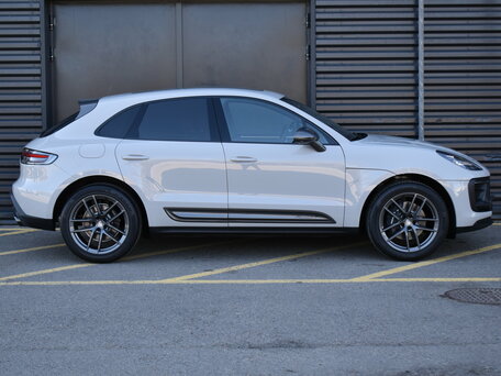 2026 Porsche Macan I Рестайлинг 2, серый, 11690000 рублей, вид 4