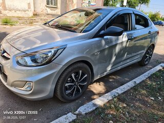 2014 Hyundai Solaris I, серебристый, 1350000 рублей, вид 3