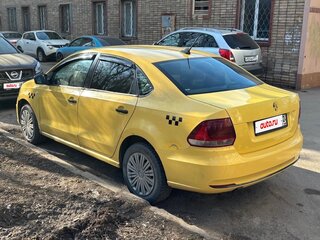 2017 Volkswagen Polo V Рестайлинг, жёлтый, 380000 рублей, вид 5