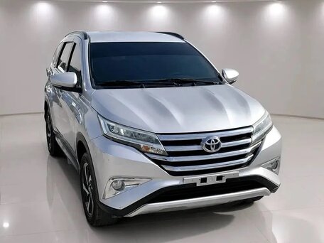 2022 Toyota Rush II, серебристый, 2020000 рублей, вид 1