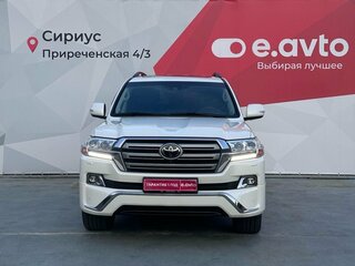 2018 Toyota Land Cruiser 200 Series Рестайлинг 2, белый, 7200000 рублей, вид 2