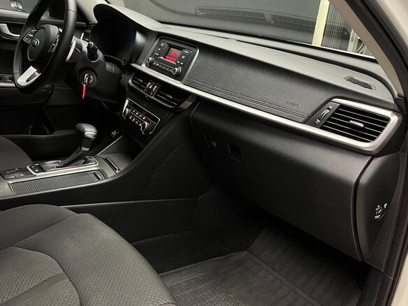 2019 Kia Optima IV Рестайлинг, белый, 1430000 рублей - вид 15