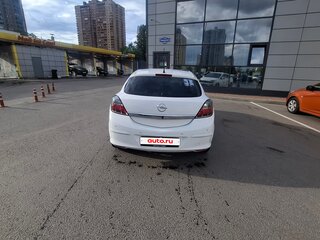 2010 Opel Astra GTC H Рестайлинг, белый, 600000 рублей, вид 4